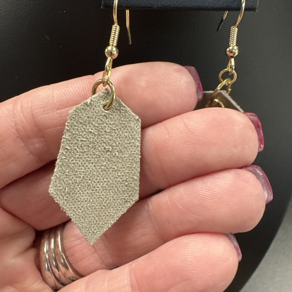 Feather With Leather Dangle Earrings - Picture 4 of 4